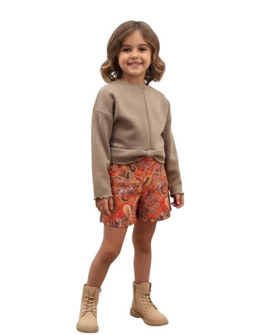 Σετ σορτς με πλεκτή ασύμμετρη μπλούζα